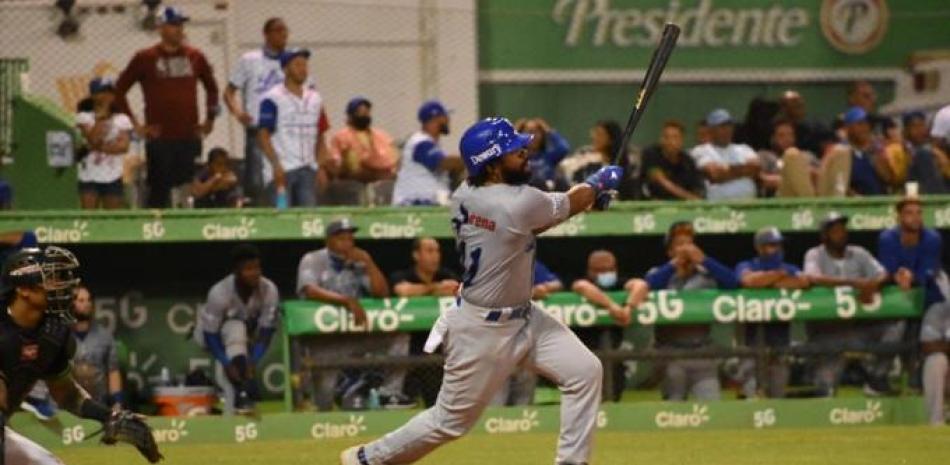 Delino DeShields fue la figura que decidió la victoria de los Tigres del Licey ante las Estrellas Orientales, en un partido que se extendió a once entradas.