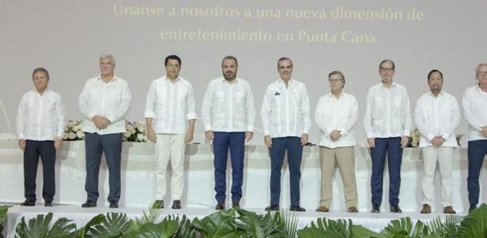 Virgilio Cedano, Mark Hoddinott, David Collado, Gabriel Escarrer Jaume, Luis Abinader Corona, Scott Demerau, Cecil D. Magpuri, Andre Gerondeau y Alvaro Sans