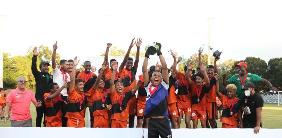 Jugadores de uno de los tres equipo de Cibao FC festejan el título de campeón.