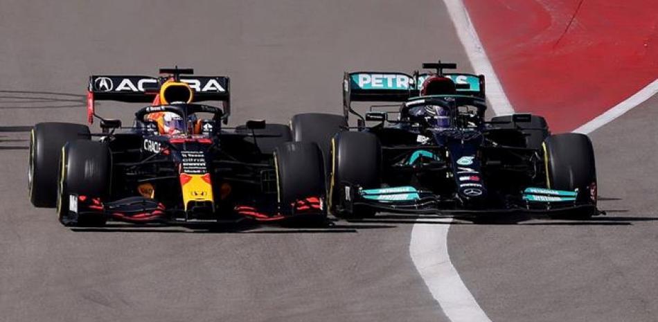 Max Verstappen y Lewis Hamilton protagonizaron una cruenta lucha por el título el pasado domingo.