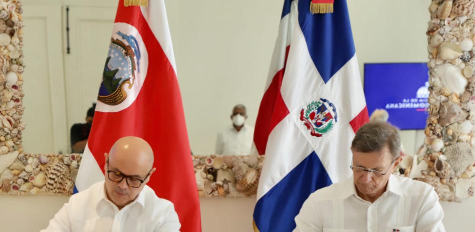Ministros de Relaciones Exteriores de República Dominicana, Roberto Álvarez y de Costa Rica, Rodolfo Solano Quiroz.