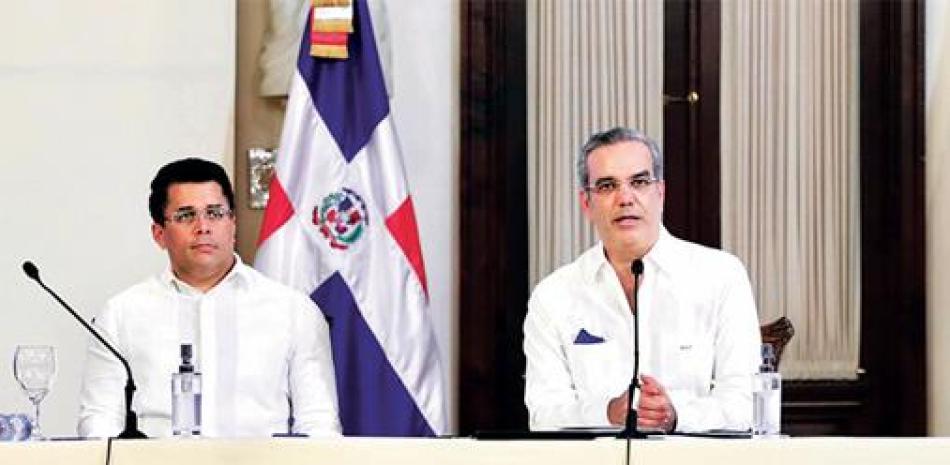 El presidente Luis Abinader encabezó ayer una rueda de prensa en el Palacio Nacional, junto al ministro de Turismo, David Collado.