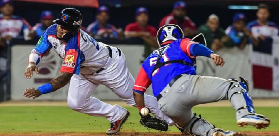 La Liga de Béisbol de Puerto Rico ha quedado aplazada hasta este viernes.