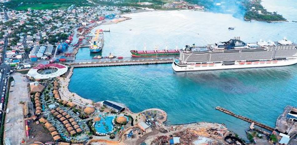 Puerto turístico Taíno Bay inaugurado ayer en Puerto Plata por el presidente Luis Abinader, quien además recibió el primer crucero.