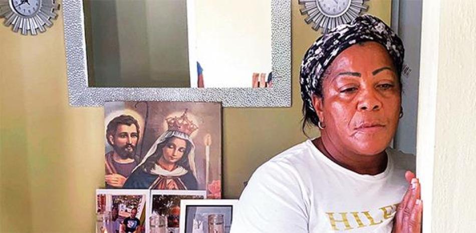 María Espinal Fernandez, madre de Ramón Benito y suegra de Huáscar Pérez, atribulada por la muerte de sus parientes en la tragedia de Chiapas, en México. ONELIO DOMÍNGUEZ/LISTÍN DIARIOcomo
