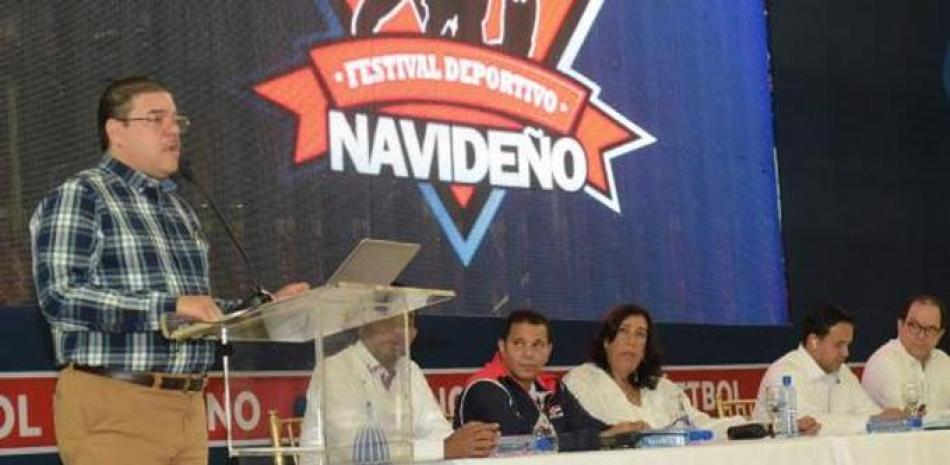 Francisco Camacho, ministro de Deportes, en su discurso durante la inauguración de la final del Festival Deportivo Navideño de Miderec.