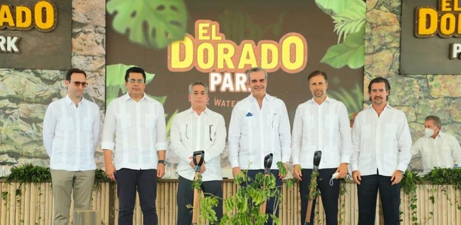 Presidente Luis Abinader junto a funcionarios y empresarios. / Foto: presidencia