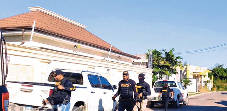 Varios allanamientos se realizaron ayer en Baní tras la red de tráfico de ilegales.