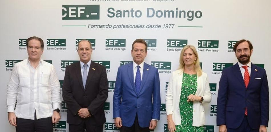 Manuel Corripio, Paco Pérez, Víctor Bisono, Victoria Plantalamor y Arturo de las Heras,