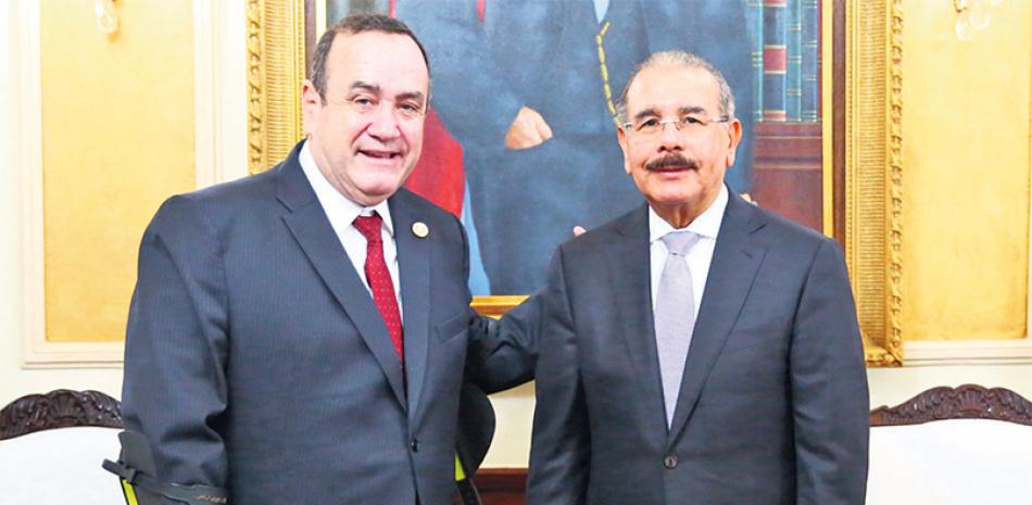 El presidente de Guatemala, Alejandro Giammattei, cuando visitó a Danilo Medina en 2019.