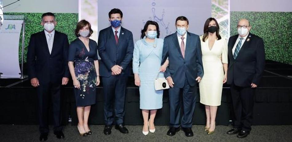 Pedro Brache, Carmen María Brache,  Julio Virgilio Brache,  Elsa Álvarez de Brache, Julio Brache Arzeno, Elsa Julia Brache y Braulio Brache.