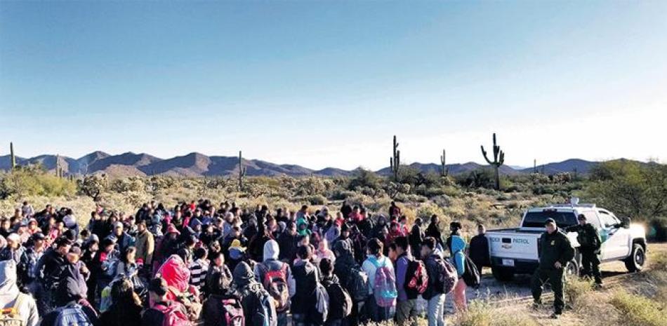 Los viajes ilegales, tanto en yolas hacia Puerto Rico como a través de Centroamérica y México hacia Estados Unidos,
han rpuntado en los últimos meses en el país con saldo de ahogados y muertos en el accidente de Chiapas.