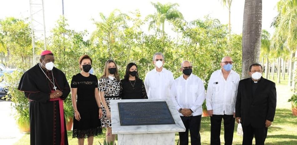 Jesús Castro Marte, Melba Segura viuda Grullón, Alexandra Grullón, Virginia Grullón, Manuel A. Grullón, Eduardo Grullón, Ramón A. Menéndez y Evaristo Areché.