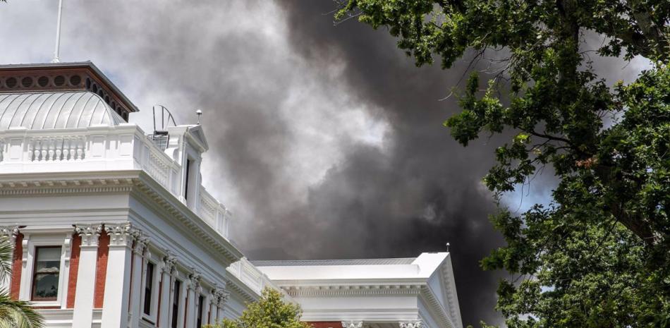 Incendio en la sede del Parlamento de Sudáfrica, en Ciudad del Cabo. Europa Press.