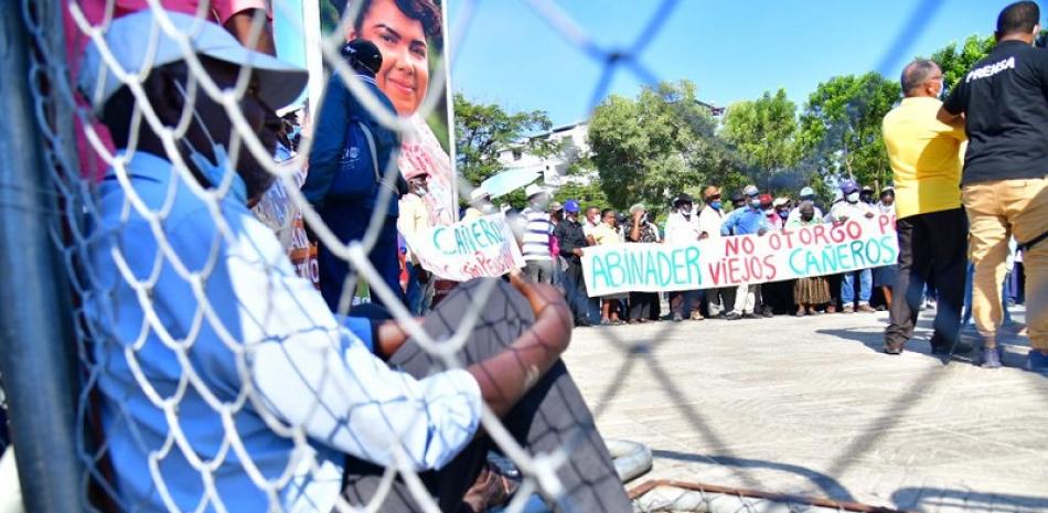 Los cañeros protestaron desde el frente del Palacio Nacional y eran encabezados por Jesús Núñez. Raúl Asencio / LD