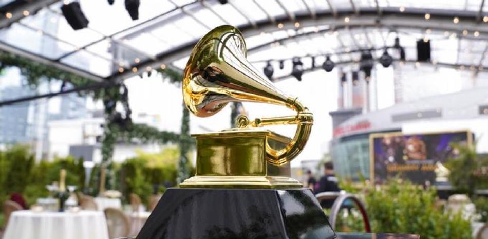 Un Grammy decorativo antes del inicio de la ceremonia de los premios Grammy el 14 de marzo de 2021 en Los Ángeles.

Foto: AP/Chris Pizzello
