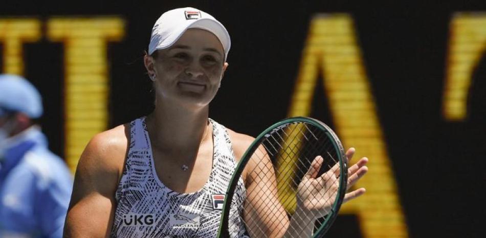 La local Ash Barty festeja luego de doblegar a la italiana Lucia Bronzetti en la segunda ronda del Abierto de Australia.