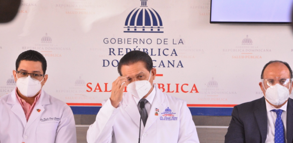 El ministro de Salud, Daniel Rivera, continúa exhortando a la población a vacunarse.