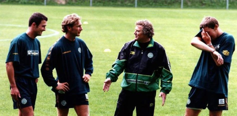 El técnico de Celtic Wim Jansen (segunda a la derecha) durante un entrenamiento del club en la ciudad holandesa de Arnhem, el 4 de julio de 1997.