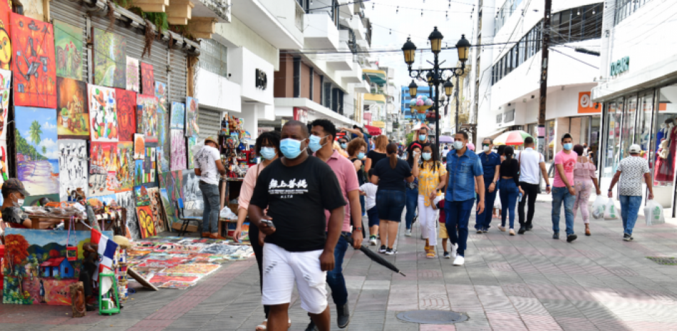 Los visitantes han vuelto a disfrutar los paseos por la calle El Conde.