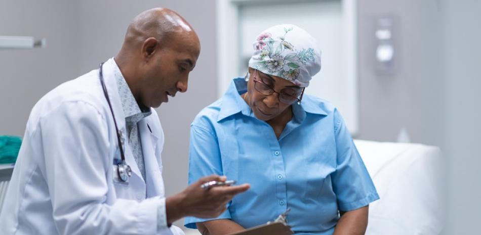 Es importante crear consciencia sobre esta enfermedad, motivo por el cual la Liga Dominicana Contra el Cáncer se une a la campaña 'Cáncer, rompiendo las barreras por unos cuidados más justos'. Foto: istock