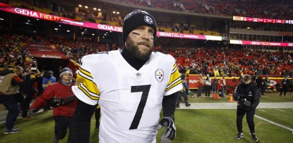 El quarterback de los Steelers de Pittsburgh Ben Roethlisberger (7) previo al partido contra los Chiefs de Kansas City por los playoffs de la NFL.