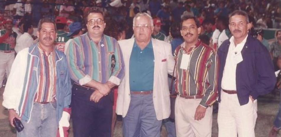 Mario Emilio Guerrero junto a Gustavo Rodríguez, Ricky Noboa, Rafael Ávila y Fausto Severino en la Serie del Caribe de 1994 en Puerto La Cruz, Venezuela.