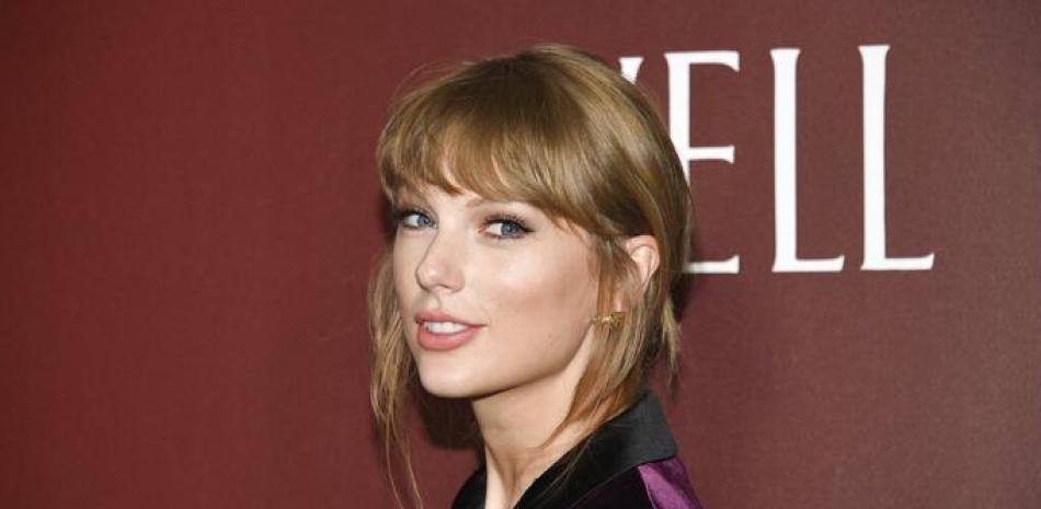 La guionista y directora Taylor Swift asiste al estreno del corto "All Too Well" en el AMC Lincoln Square 13 el 12 de noviembre de 2021, en Nueva York.

Foto: Evan Agostini/Invision/AP