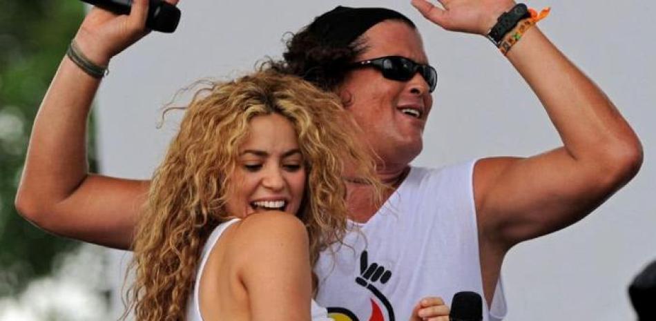 La colombiana Shakira cumple este miércoles 45 años de edad y su amigo y compatriota Carlos Vives publicó su nueva canción, "Currambera" como regalo.