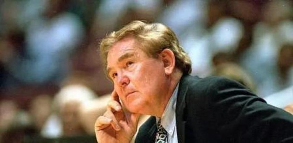 Bill Fitch, una leyenda de la NBA y miembro del Salón de la Fama.