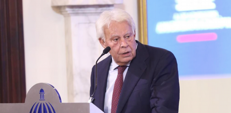 Felipe González recibió la nacionalidad dominicana.