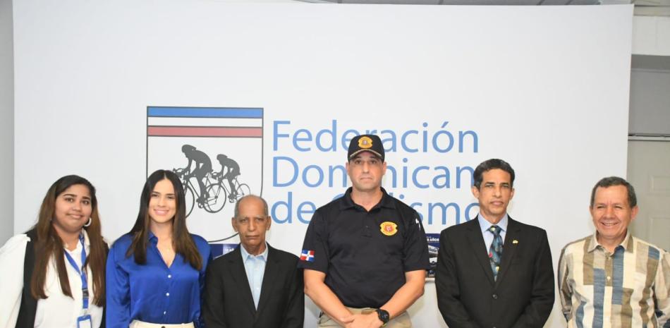 Desde la izquierda Paola Ramírez, Natacha Peña, Emilio Valdez, Iván Gómez, Jorge Blas Díaz y Rafael Tejada.