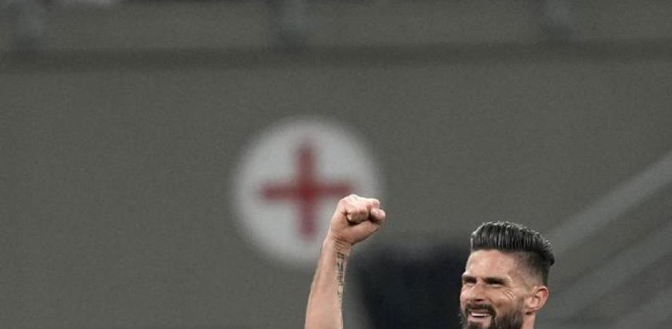 El francés Olivier Giroud, del Milan, festeja luego de conseguir el segundo tanto ante la Lazio, el miércoles 9 de febrero de 2022, en un duelo de la Copa Italia.