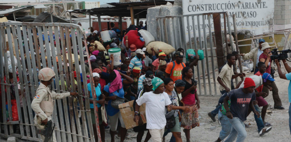 Los haitianos podrán entrar al país a realizar comercio, pero deben retornar a su país. ARCHIVO/LD