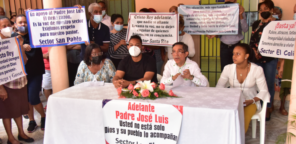 Comunitarios y el párroco de Cristo Rey denuncian inseguridad. JORGE MARTÍNEZ/LD