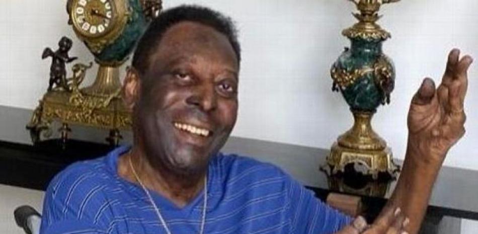 Pelé fue hospitalizado nuevamente.
