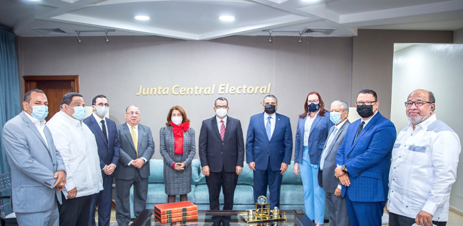 Los partidos depositaron la denuncia ante la Junta Central Electoral. FUENTE EXTERNA/