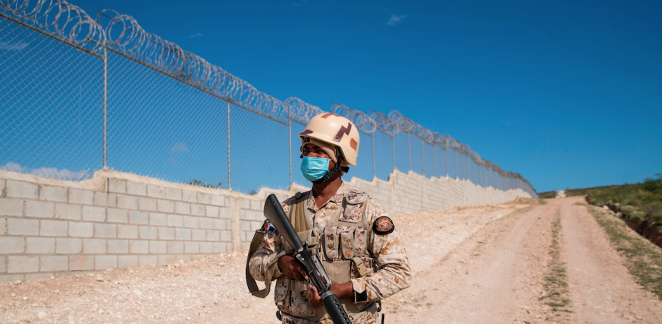 El muro procura controlar la migración ilegal e ilícitos.