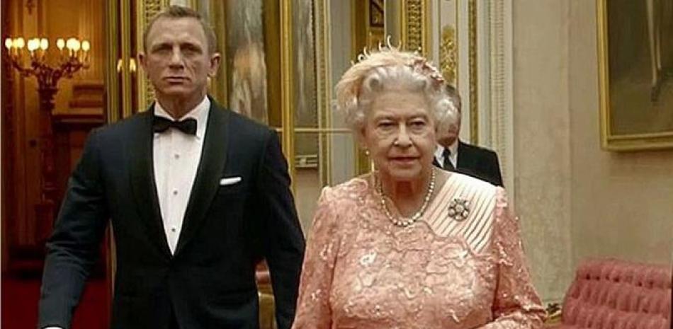 Daniel Craig y la reina Isabel II, en los Juegos Olímpicos de Londres de 2012
