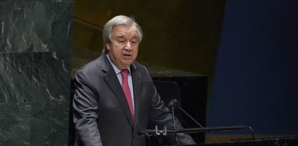El secretario general de la ONU, Antonio Guterres, habla en la 58ª reunión plenaria de la Asamblea General en Nueva York el 23 de febrero de 2022 sobre el conflicto entre Rusia y Ucrania. 
TIMOTEO A. CLARY / AFP