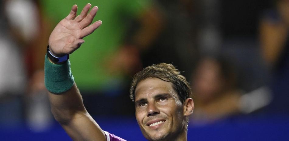 El español Rafael Nadal celebra tras derrotar al estadounidense Stefan Kozlov durante su partido de tenis individual masculino del Abierto de México ATP 500 en la Arena GNP de Acapulco, México, el 23 de febrero de 2022. Foto: Pedro Pardo/AFP.