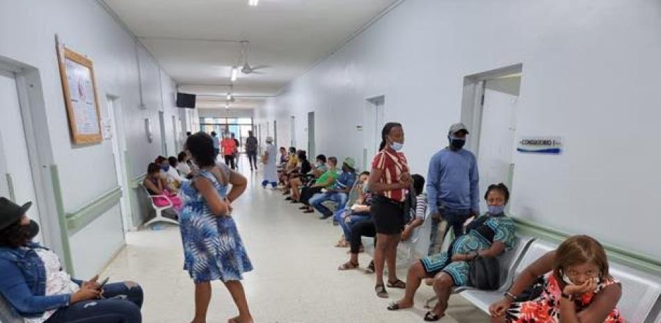 Las parturientas haitianas continúan llegando en número elevado a los hospitales.