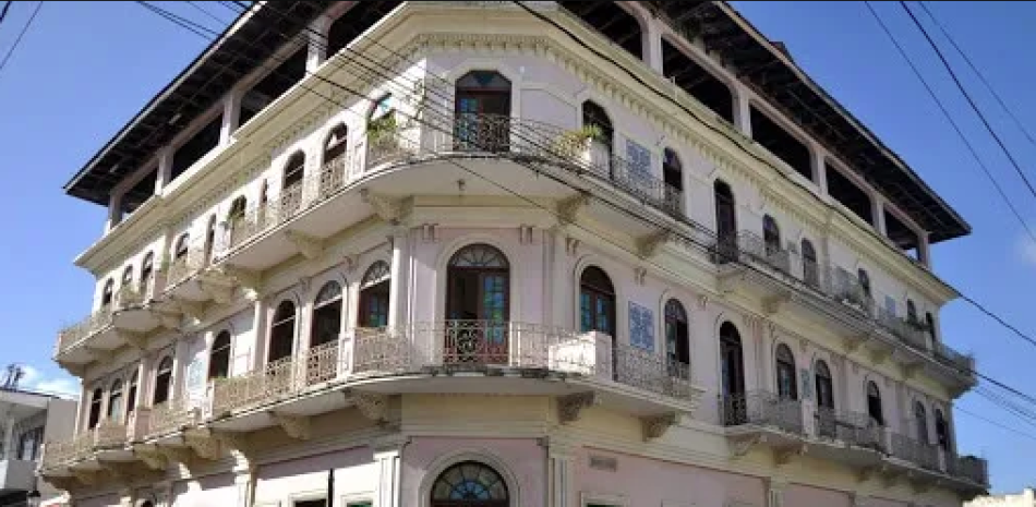 Las inversiones buscan remozar el Hotel Mercedes en el Centro Histórico de Santiago. FUENTE EXTERNA