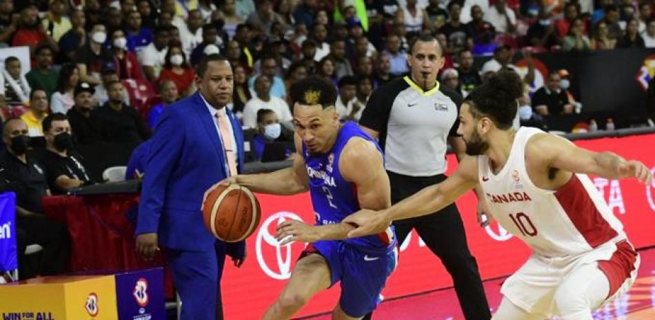 Acción del partido de anoche entre República Dominicana y Canadá en el Palacio de los Deportes Virgilio Travieso Soto.