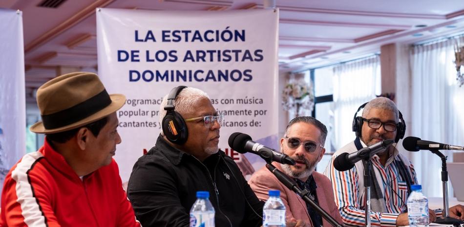 Los conductores del primer programa realizado desde Santiago: Diómedes Núñez, Sammy Ramos, Pavel Núñez y Jesús Nova.