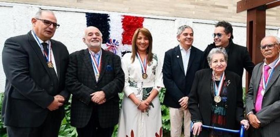 Carol Fior Daliza Pérez junto a todos los galardonados.