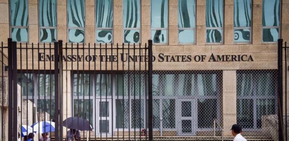 Esta imagen de archivo, tomada el 29 de septiembre de 2017, muestra la Embajada de Estados Unidos en La Habana. Foto: Adalberto Roque/AFP.