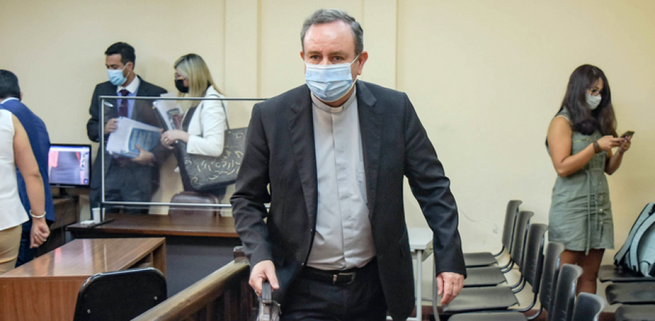 El obispo jubilado argentino Gustavo Oscar Zanchetta durante una audiencia del juicio. AFP/