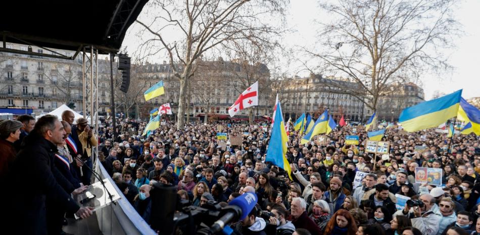 Miles de personas se manifestaron el sábado en Londres, París, Roma y Zúrich para pedir el fin de la guerra en Ucrania, constataron periodistas de AFP presentes en esas ciudades europeas.