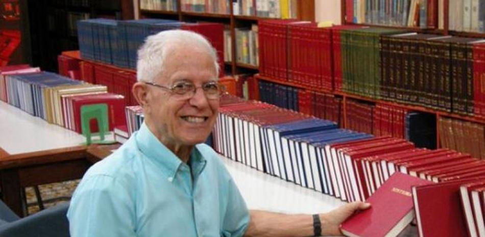 El fallecido sacerdote salesiano Jesús Hernández, hizo de la BAS la mayor biblioteca de filosofía del Caribe.